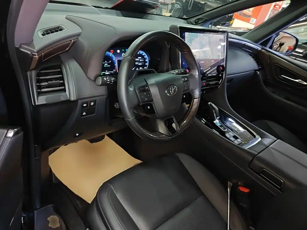 Toyota Alphard — фото 10