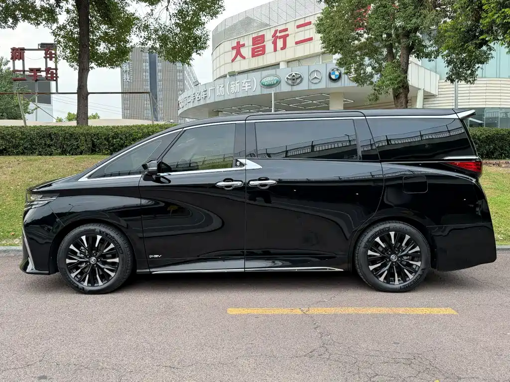 Toyota Alphard — фото 3