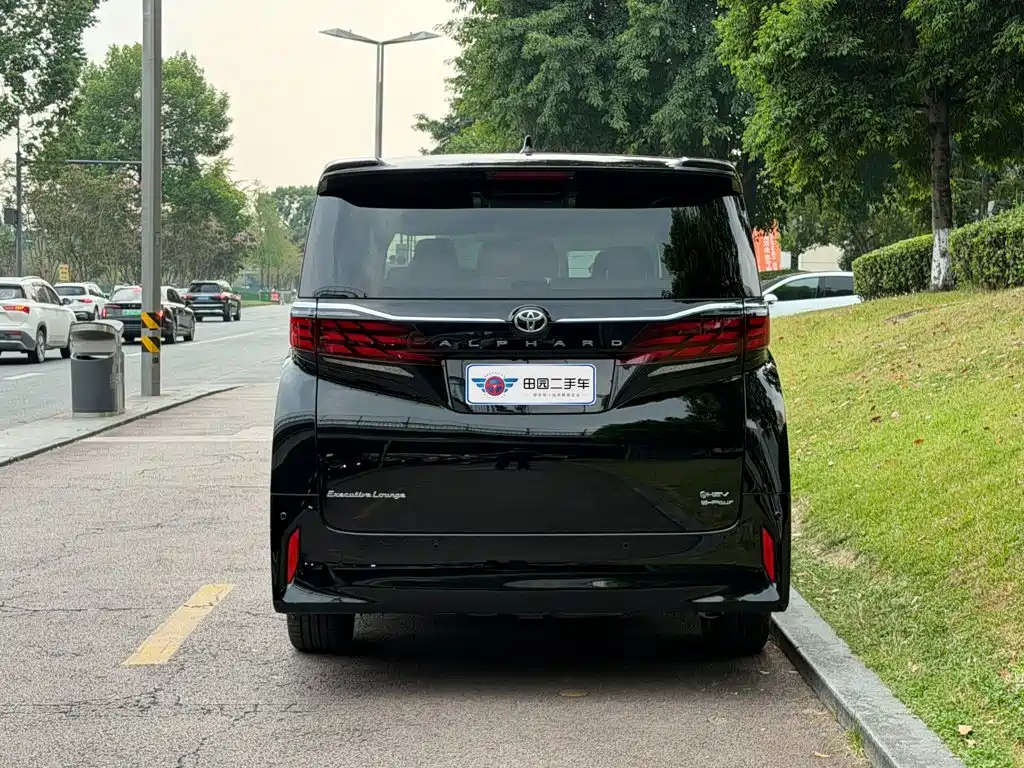 Toyota Alphard — фото 5