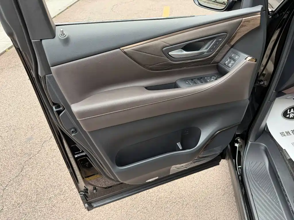Toyota Alphard — фото 6