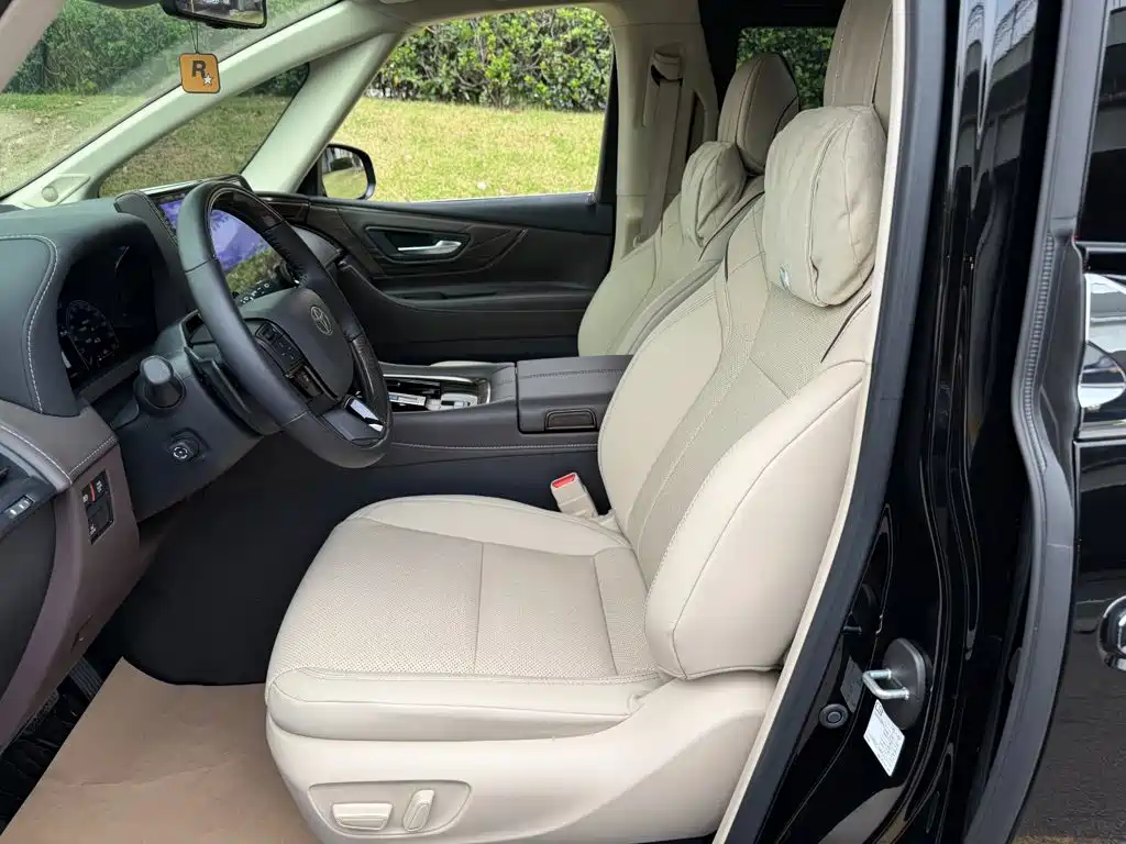 Toyota Alphard — фото 8