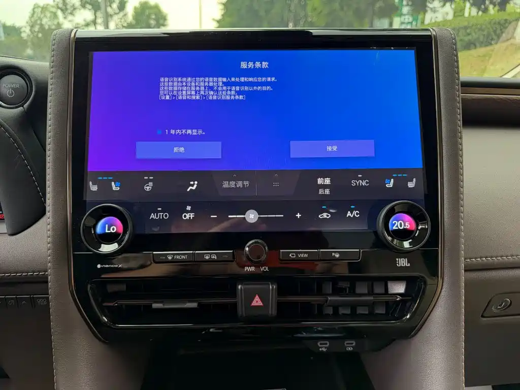 Toyota Alphard — фото 10