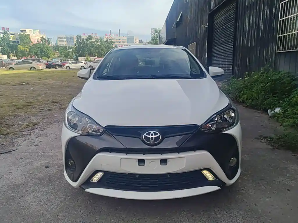 Toyota Yaris L — фото 3