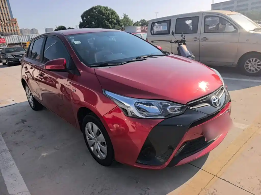 Toyota Yaris L — фото 4