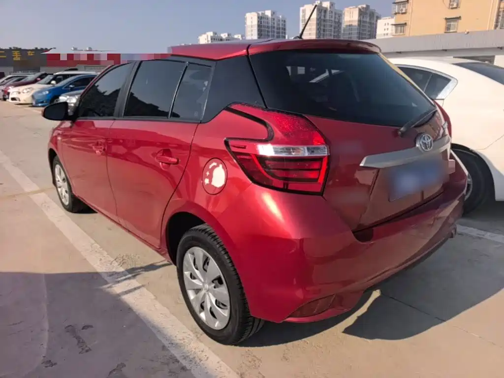 Toyota Yaris L — фото 5