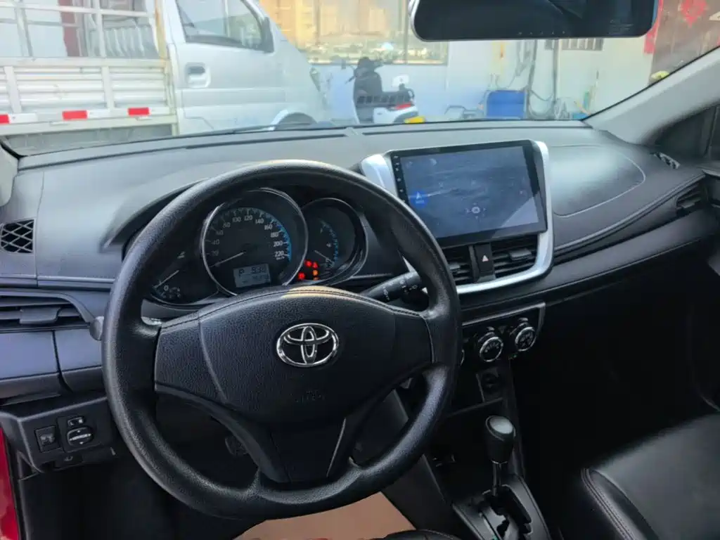Toyota Yaris L — фото 10