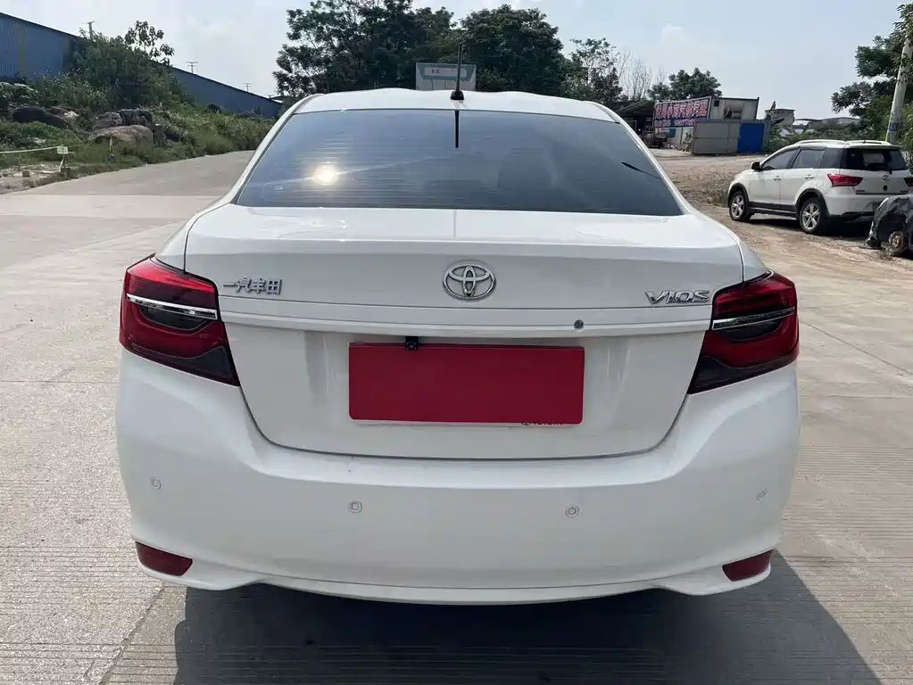 Toyota Vios — фото 8
