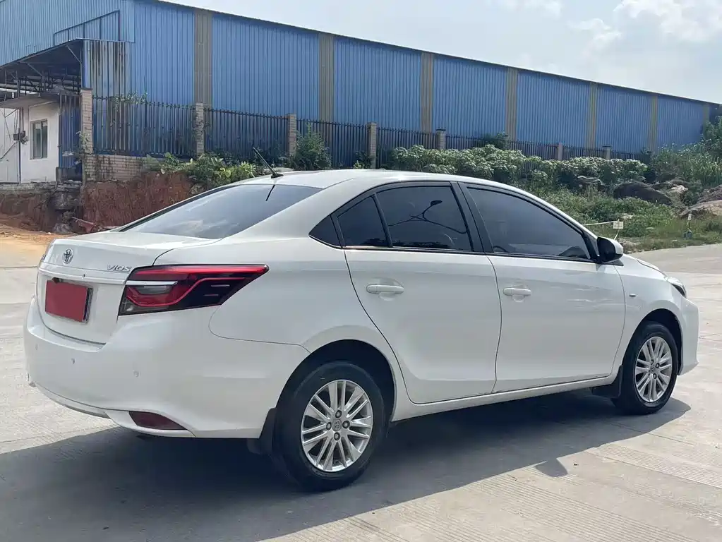 Toyota Vios — фото 9