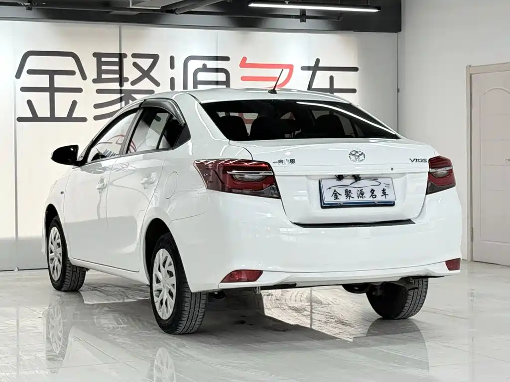 Toyota Vios — фото 4
