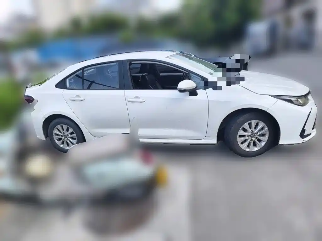 Toyota Corolla — фото 4