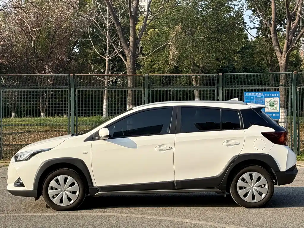 Toyota Yaris L — фото 9