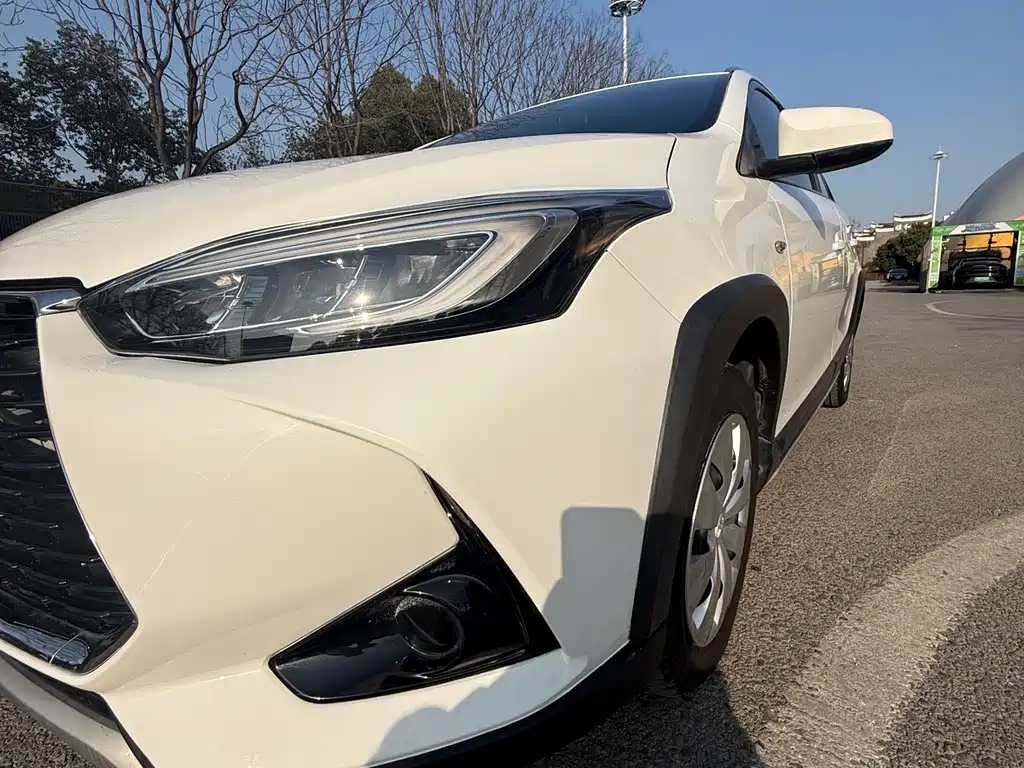 Toyota Yaris L — фото 10