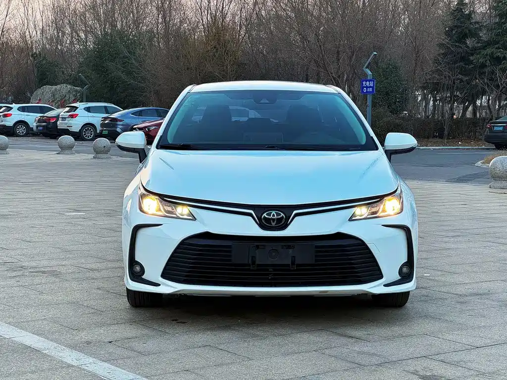 Toyota Corolla — фото 2