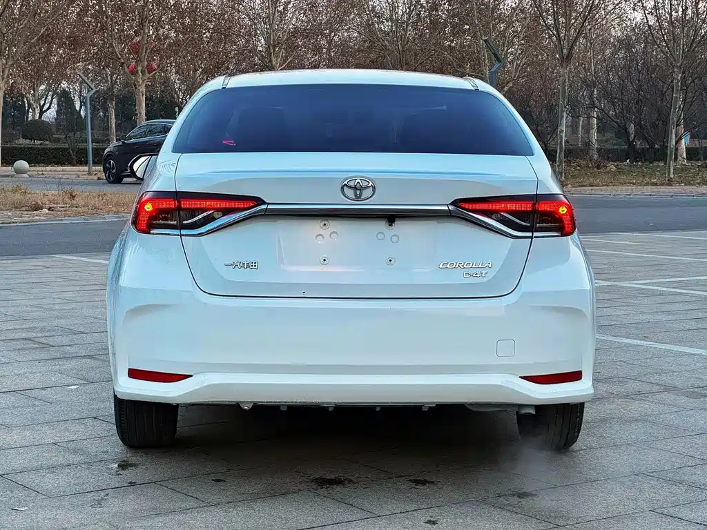 Toyota Corolla — фото 11