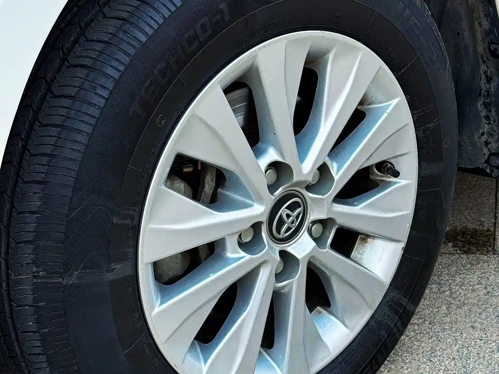 Toyota Corolla — фото 15