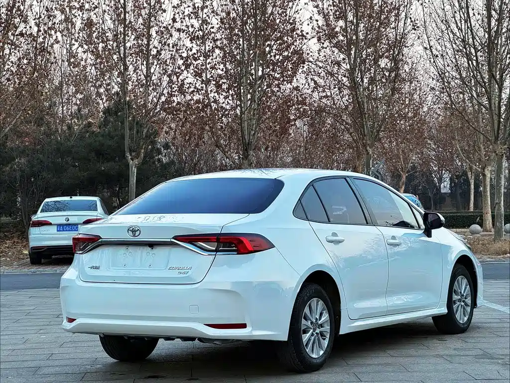 Toyota Corolla — фото 10