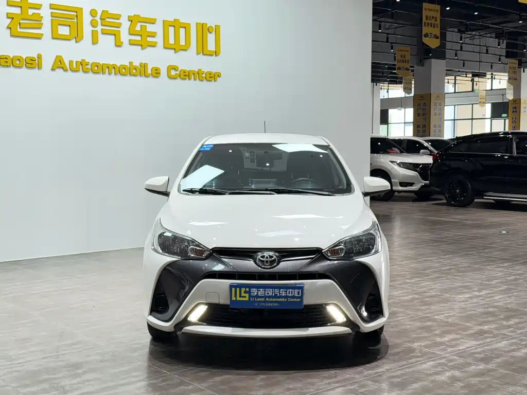 Toyota Yaris L — фото 2