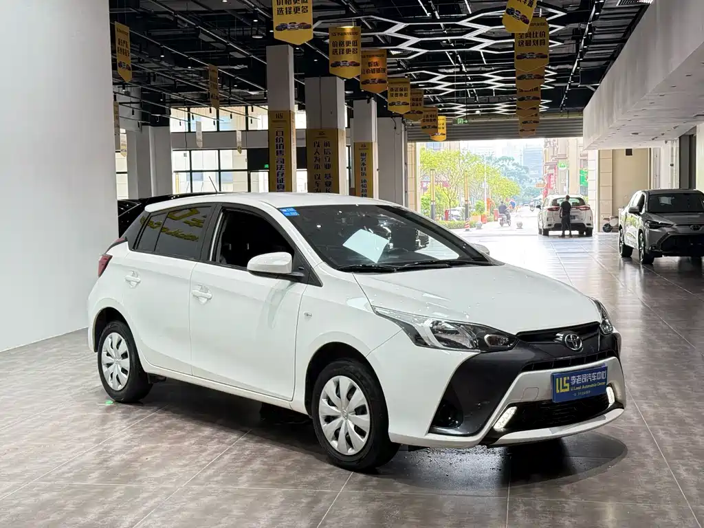Toyota Yaris L — фото 3