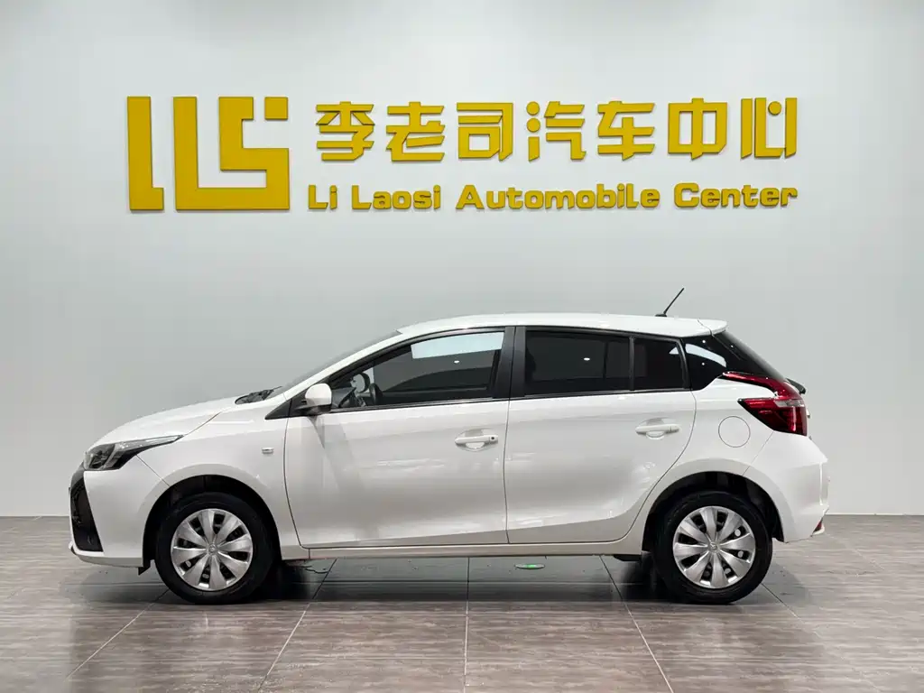 Toyota Yaris L — фото 4