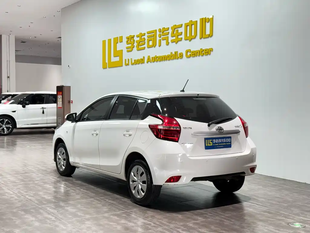 Toyota Yaris L — фото 5
