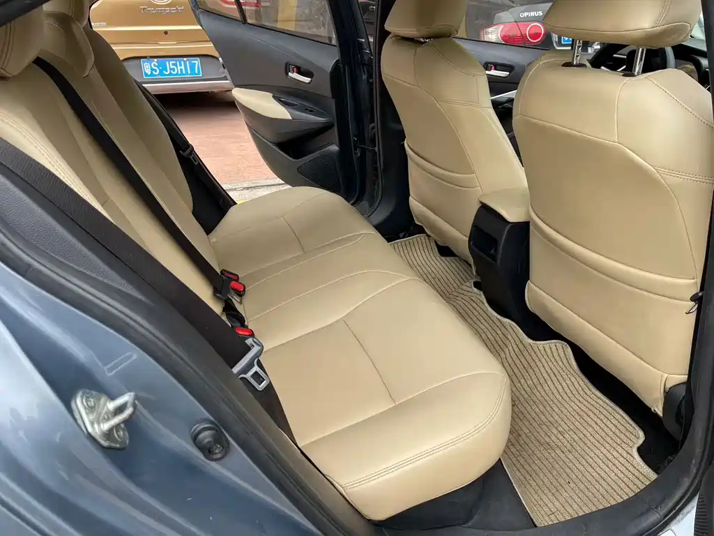 Toyota Corolla — фото 9
