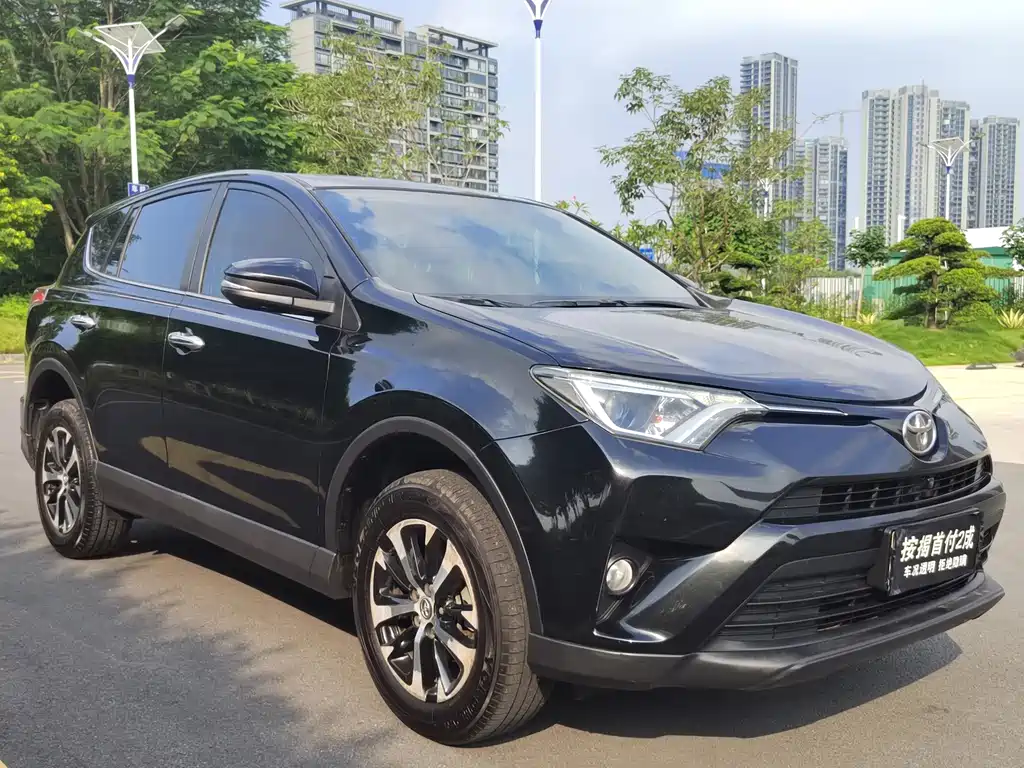 Toyota RAV4 — фото 2