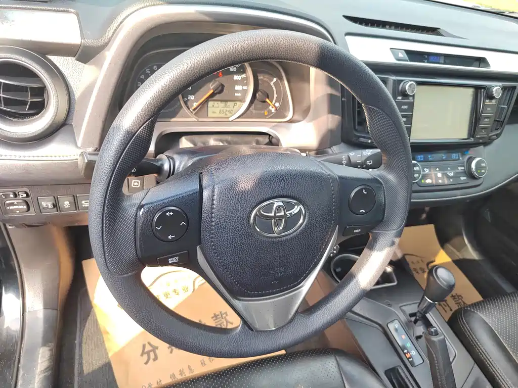 Toyota RAV4 — фото 10