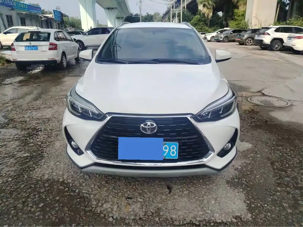Toyota Yaris L — фото 2