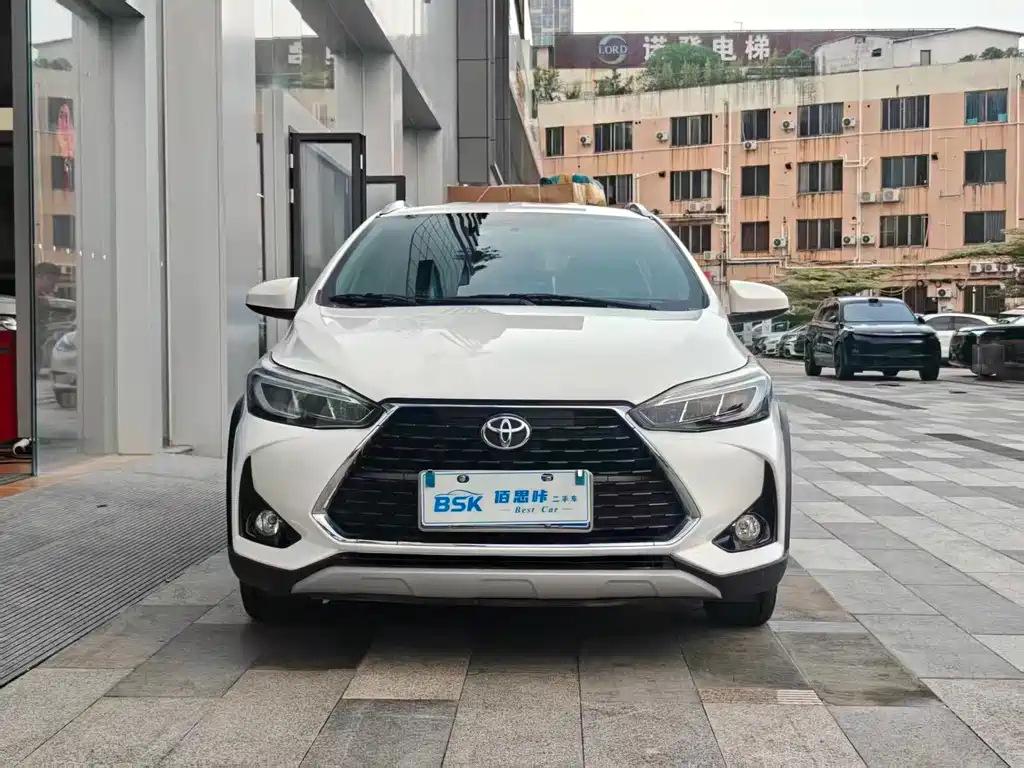 Toyota Yaris L — фото 2