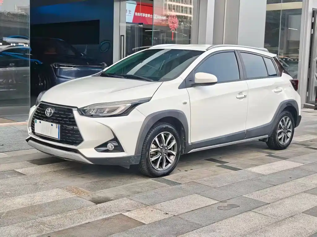 Toyota Yaris L — фото 14