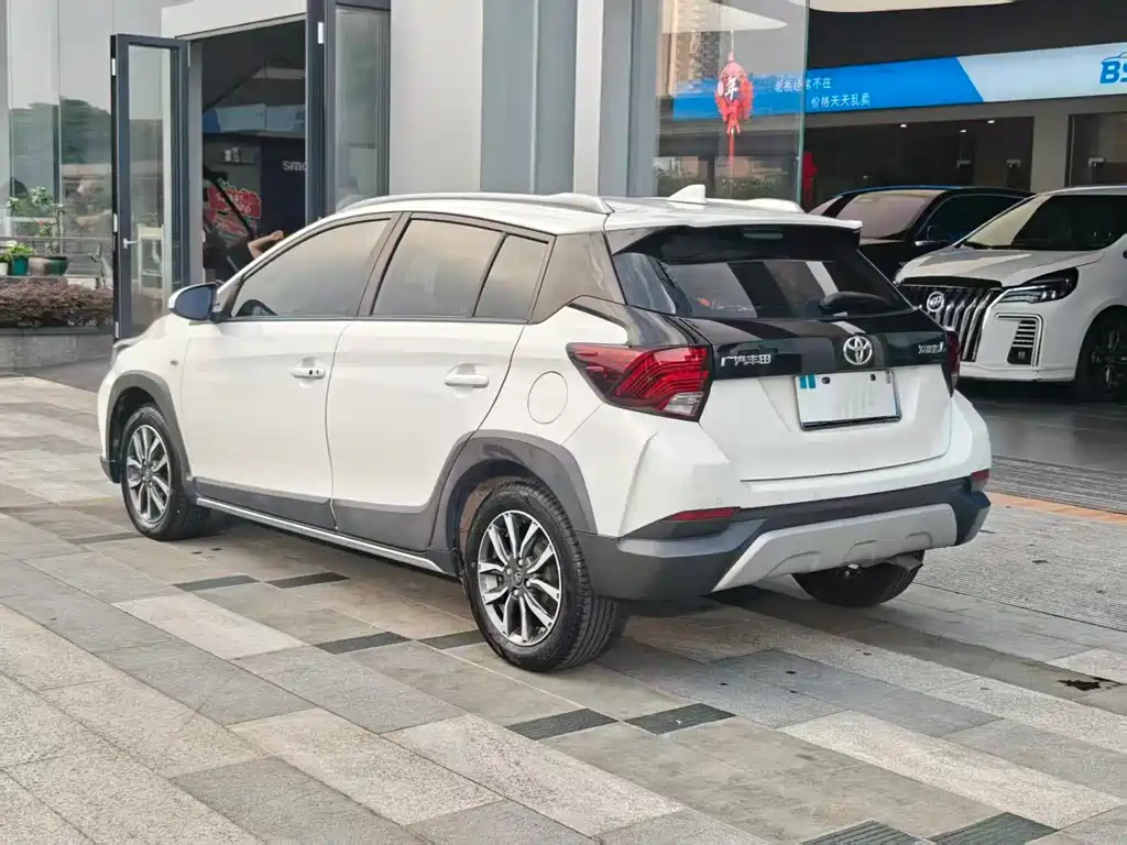 Toyota Yaris L — фото 17