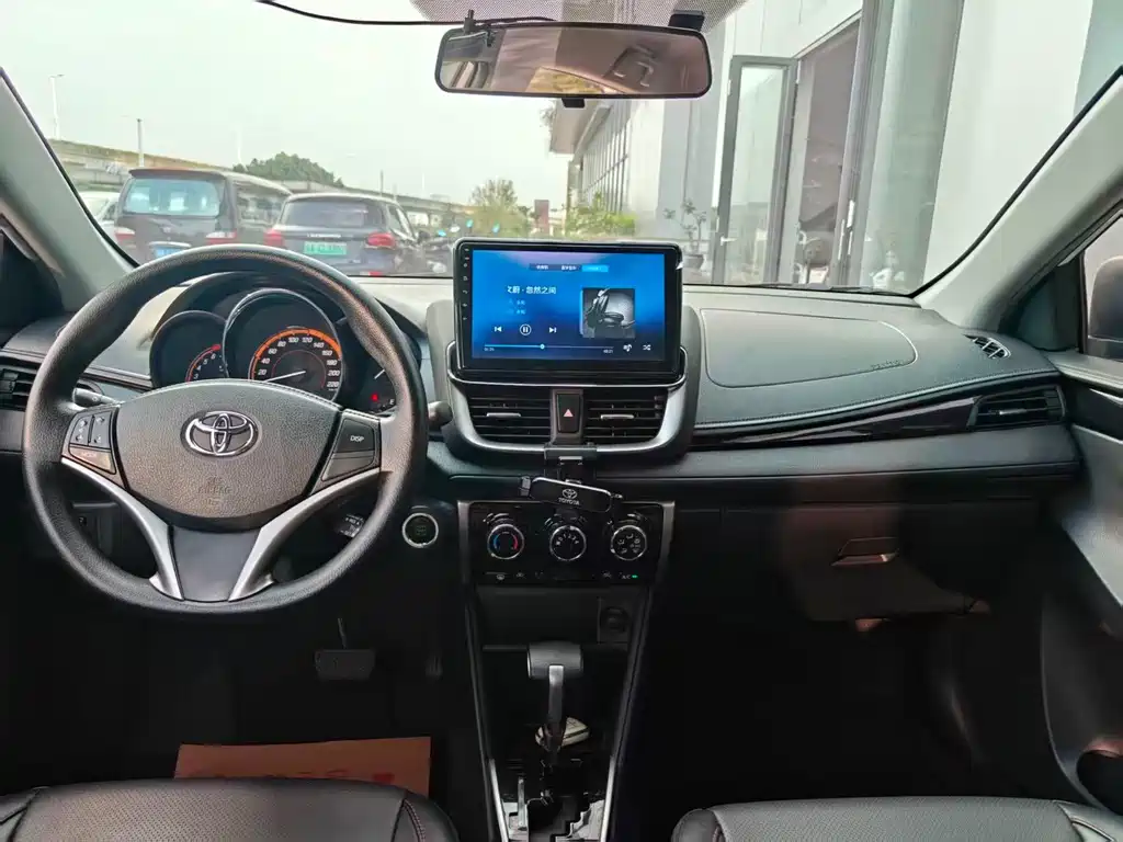 Toyota Yaris L — фото 8