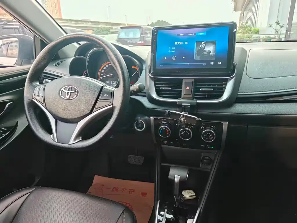 Toyota Yaris L — фото 10