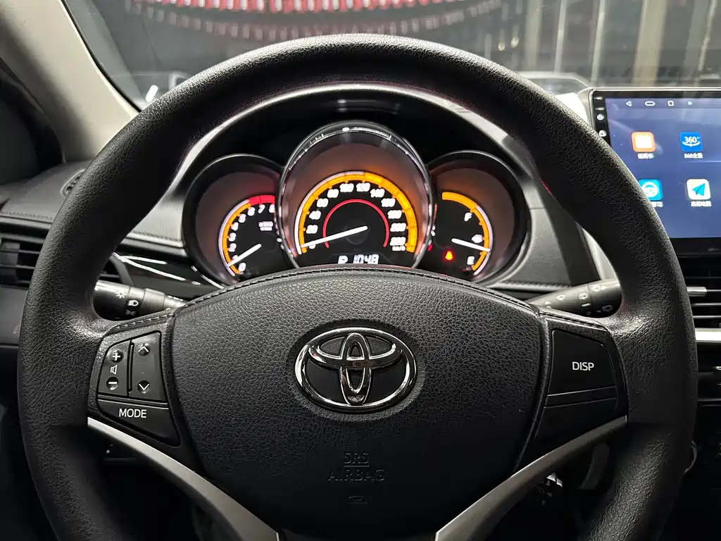 Toyota Yaris L — фото 17