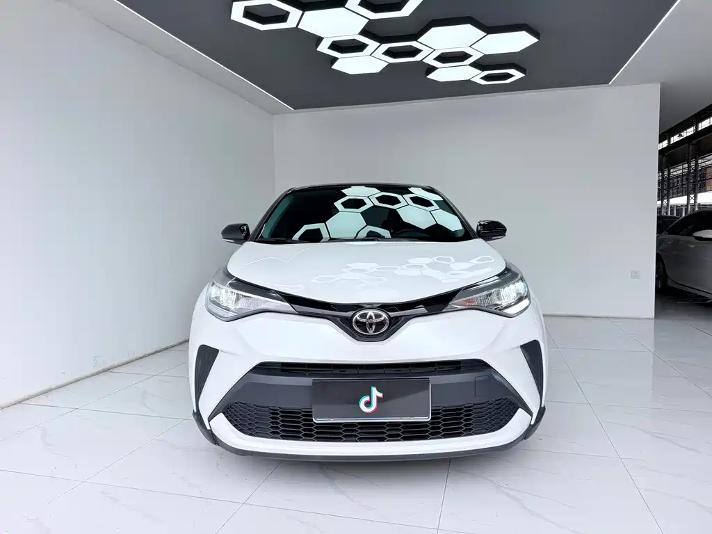Toyota C-HR — фото 2