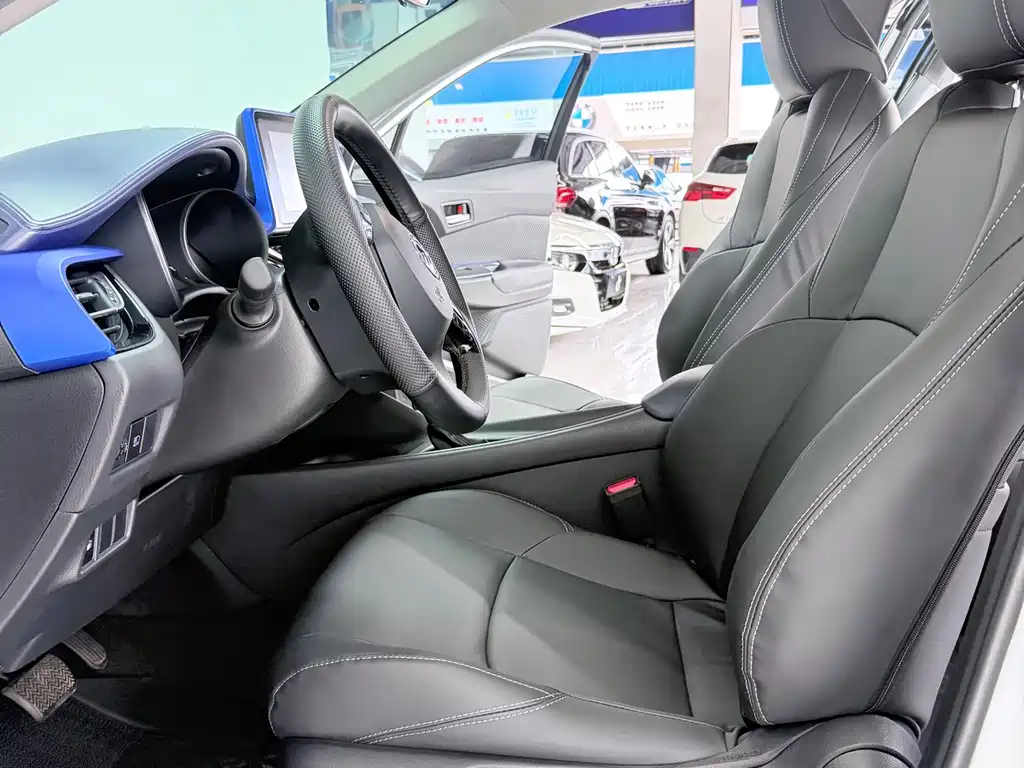 Toyota C-HR — фото 4