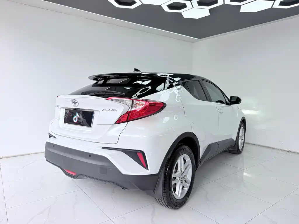 Toyota C-HR — фото 7