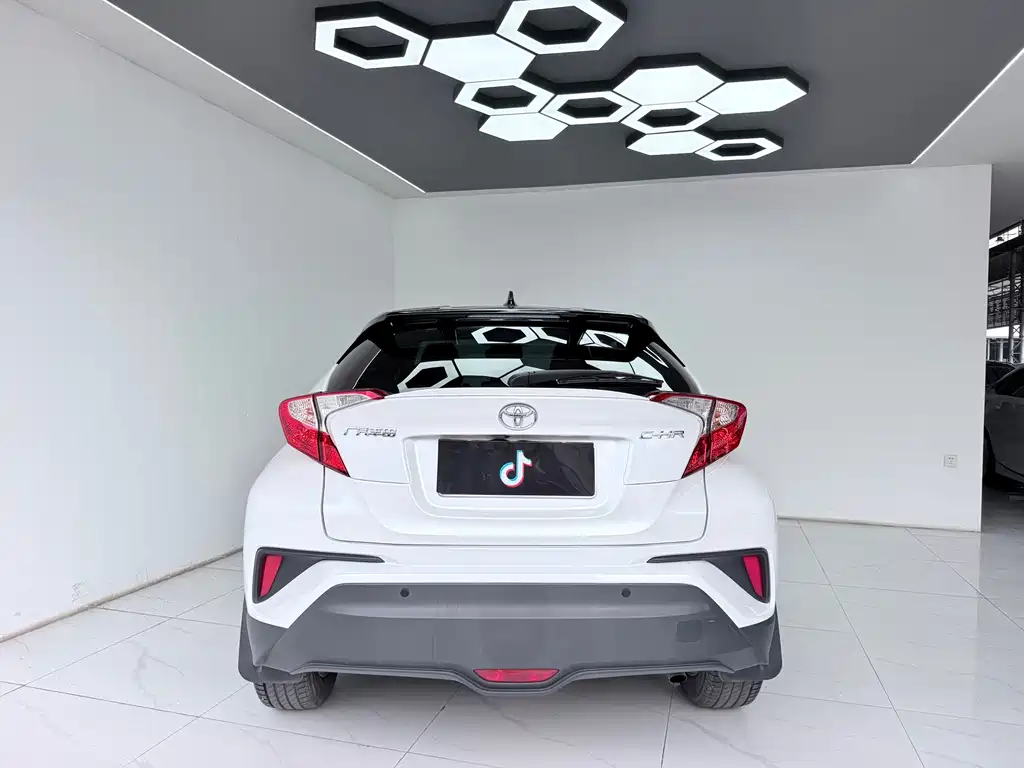 Toyota C-HR — фото 8