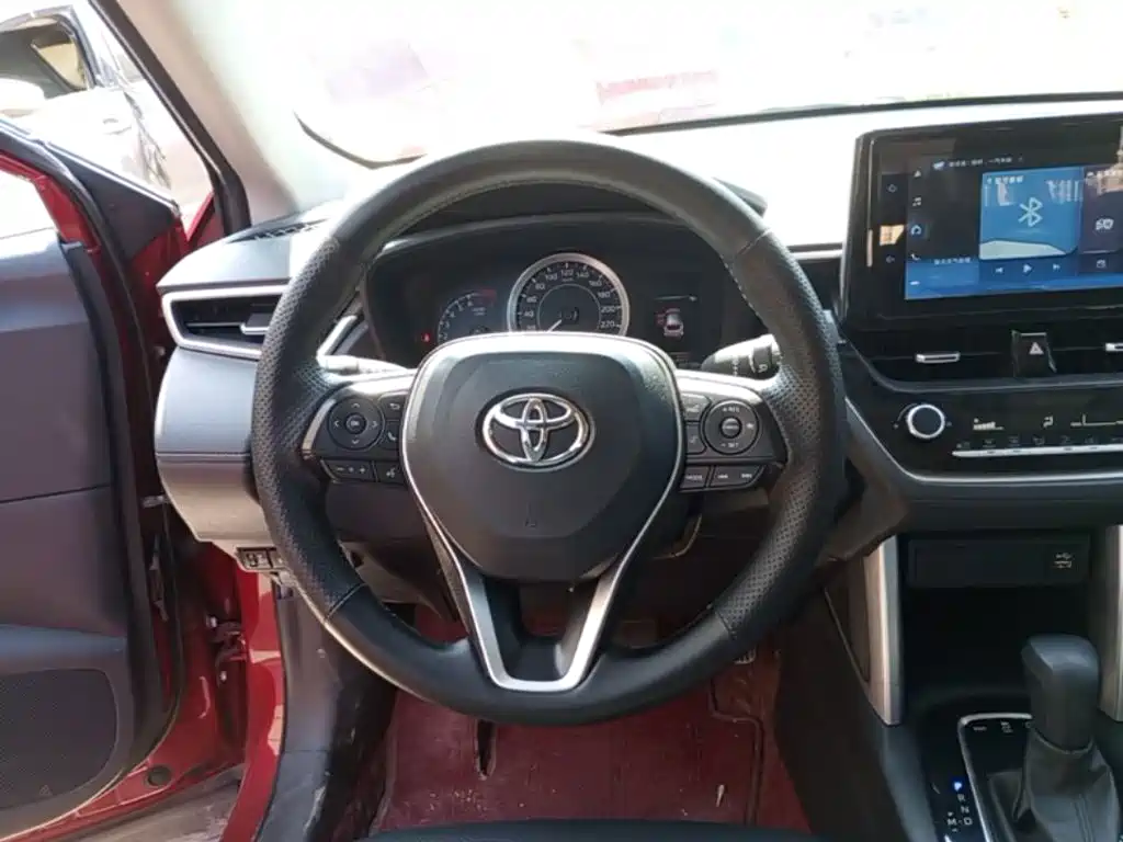 Toyota Corolla Cross — фото 11