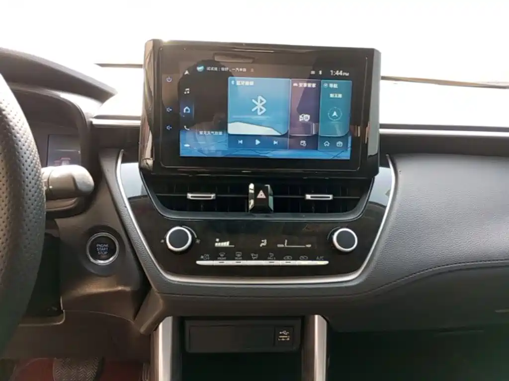 Toyota Corolla Cross — фото 13