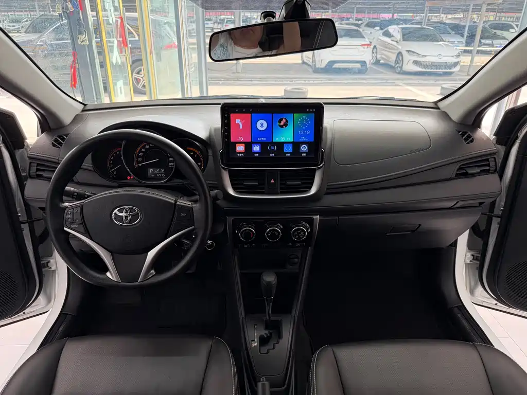 Toyota Yaris L — фото 8