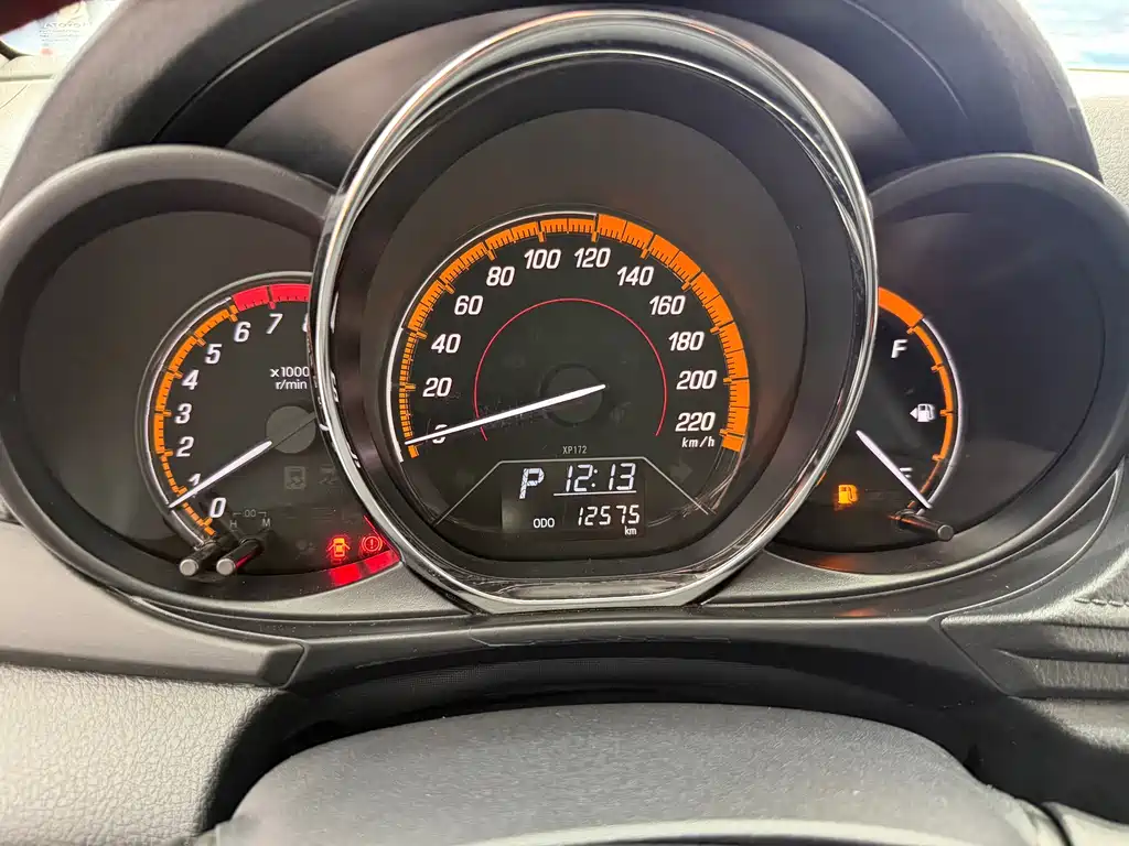 Toyota Yaris L — фото 10
