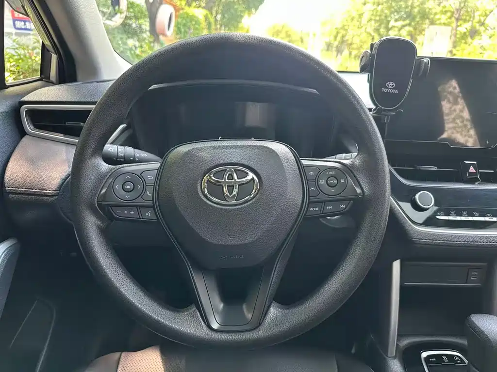 Toyota Corolla Cross — фото 26