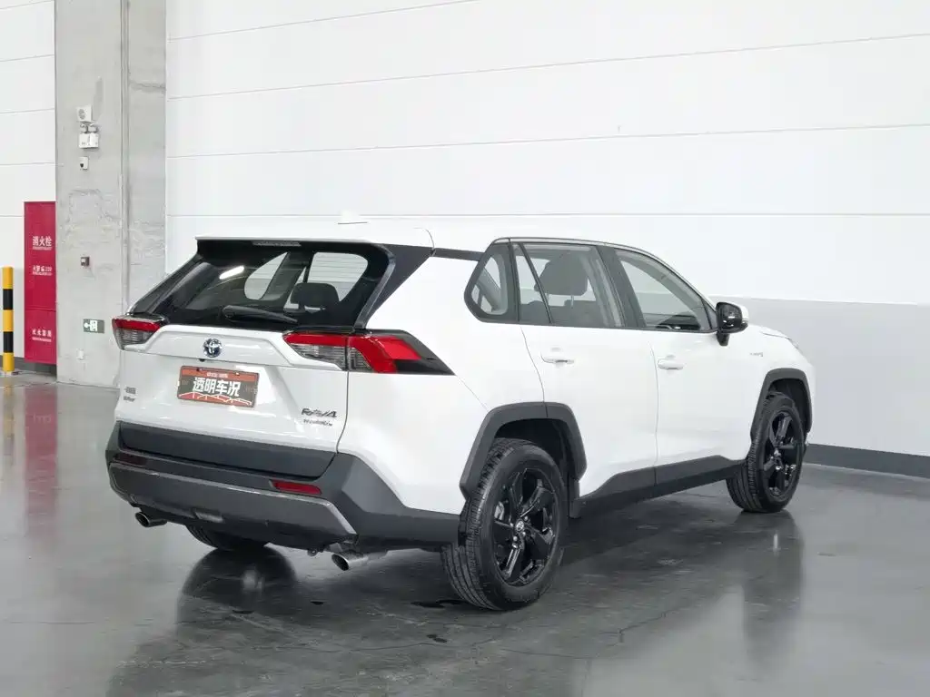 Toyota RAV4 — фото 2