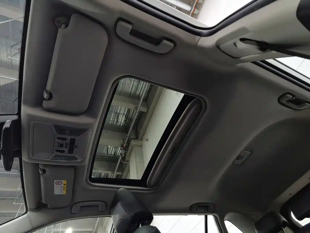 Toyota RAV4 — фото 14
