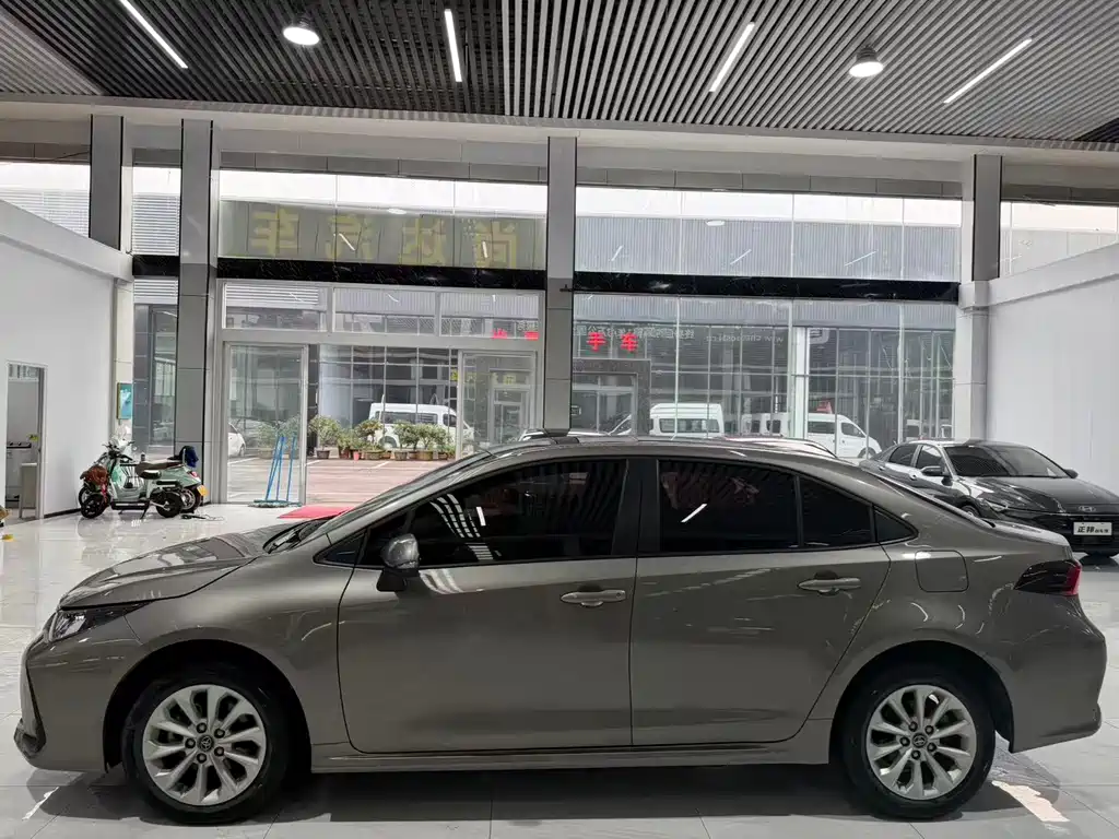 Toyota Corolla — фото 3