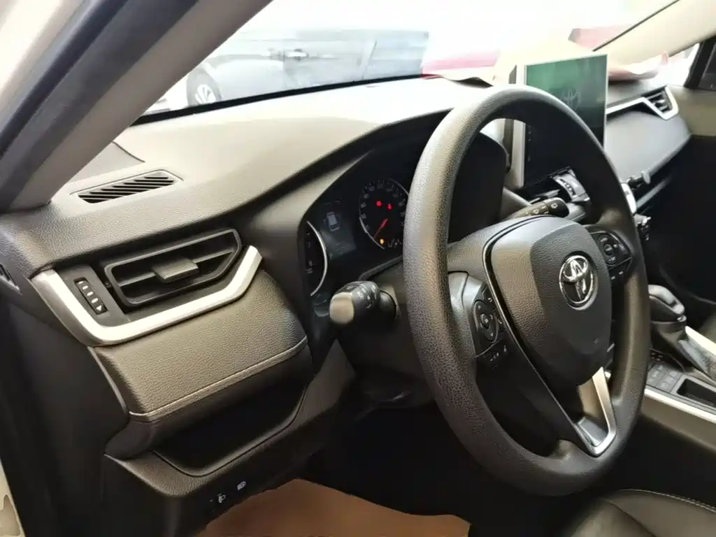 Toyota Wildlander — фото 10
