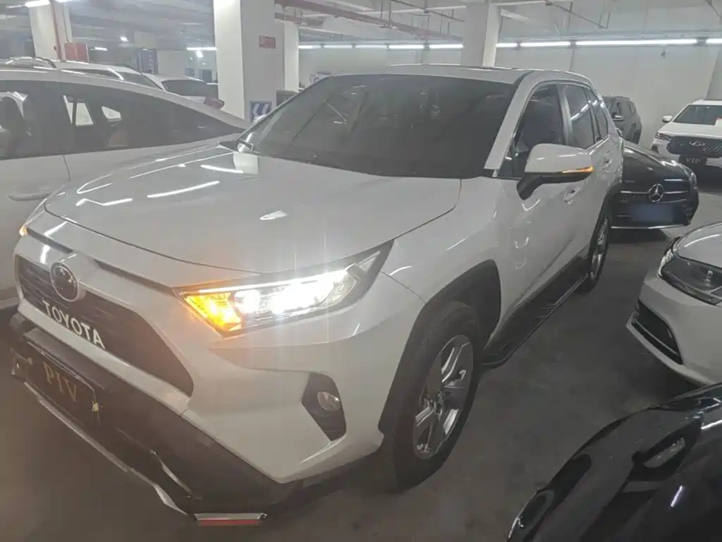 Toyota RAV4 — фото 2