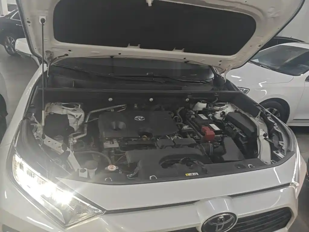 Toyota RAV4 — фото 20