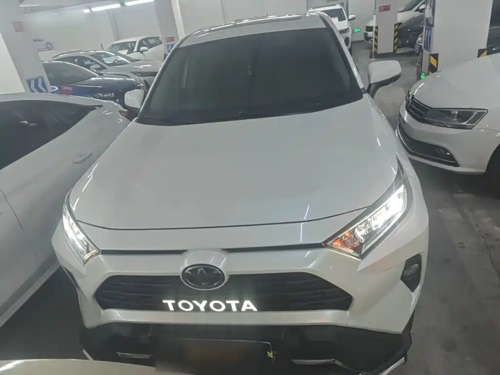 Toyota RAV4 — фото 3